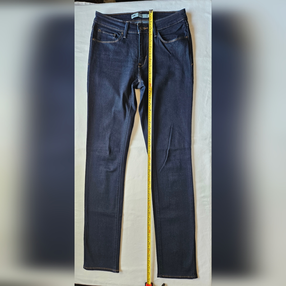 Levi's Women’s Jeans, Mid Rise Skinny Size 8 (Care/Size Tag Removed)